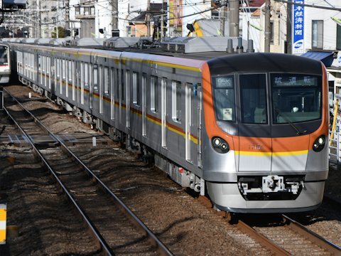 東京メトロ17000系 東横線内試運転の画像