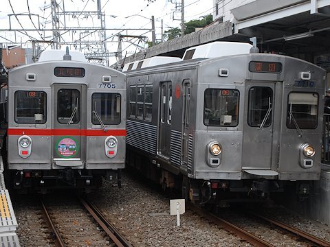 7910F 車内装飾の画像