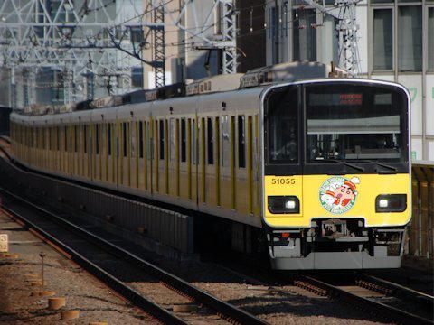 東武50050型 クレヨンしんちゃんラッピング電車の画像