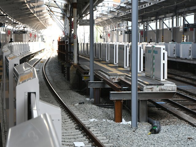 奥沢駅3番線ホーム供用開始の画像