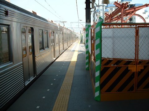 旗の台駅改良工事 2005年7月編の画像