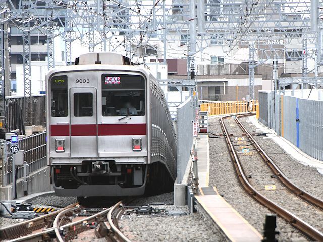 東武車両による東急新横浜線内日中試運転の画像